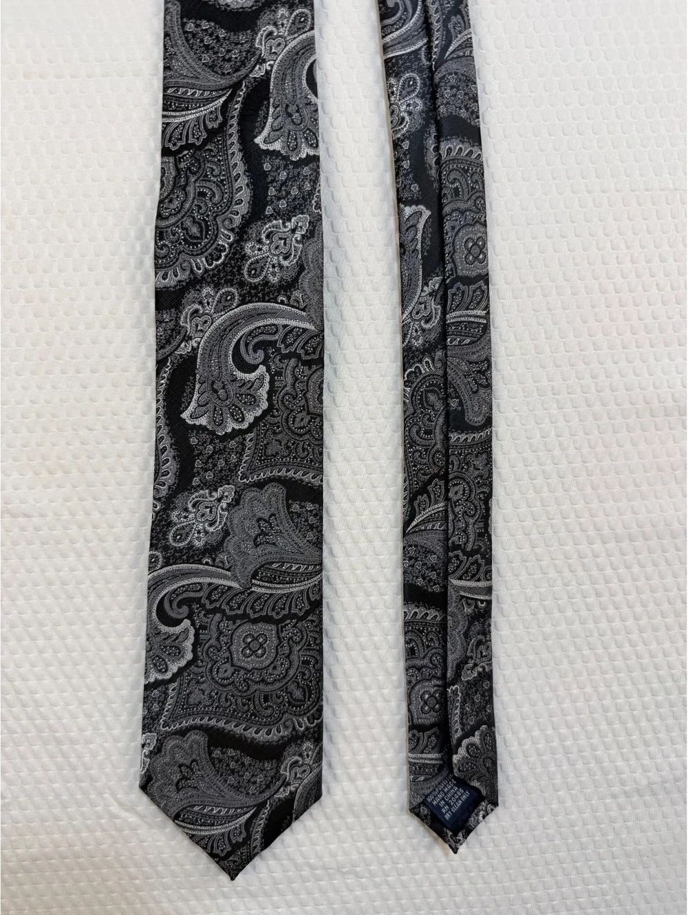 Mario Ferrari Men’s 100% Polyester Black Gray Paisley Necktie Made Italy